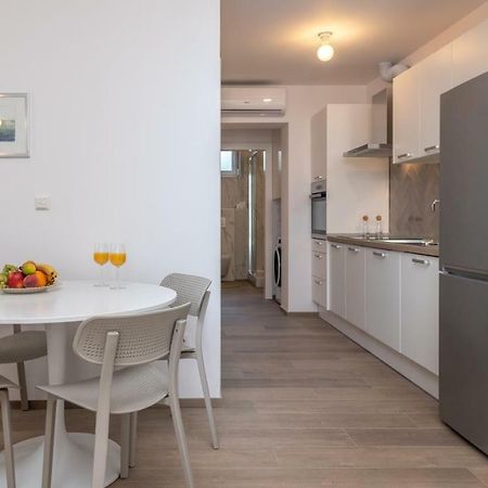 Apartments Flora Trogir Bagian luar foto
