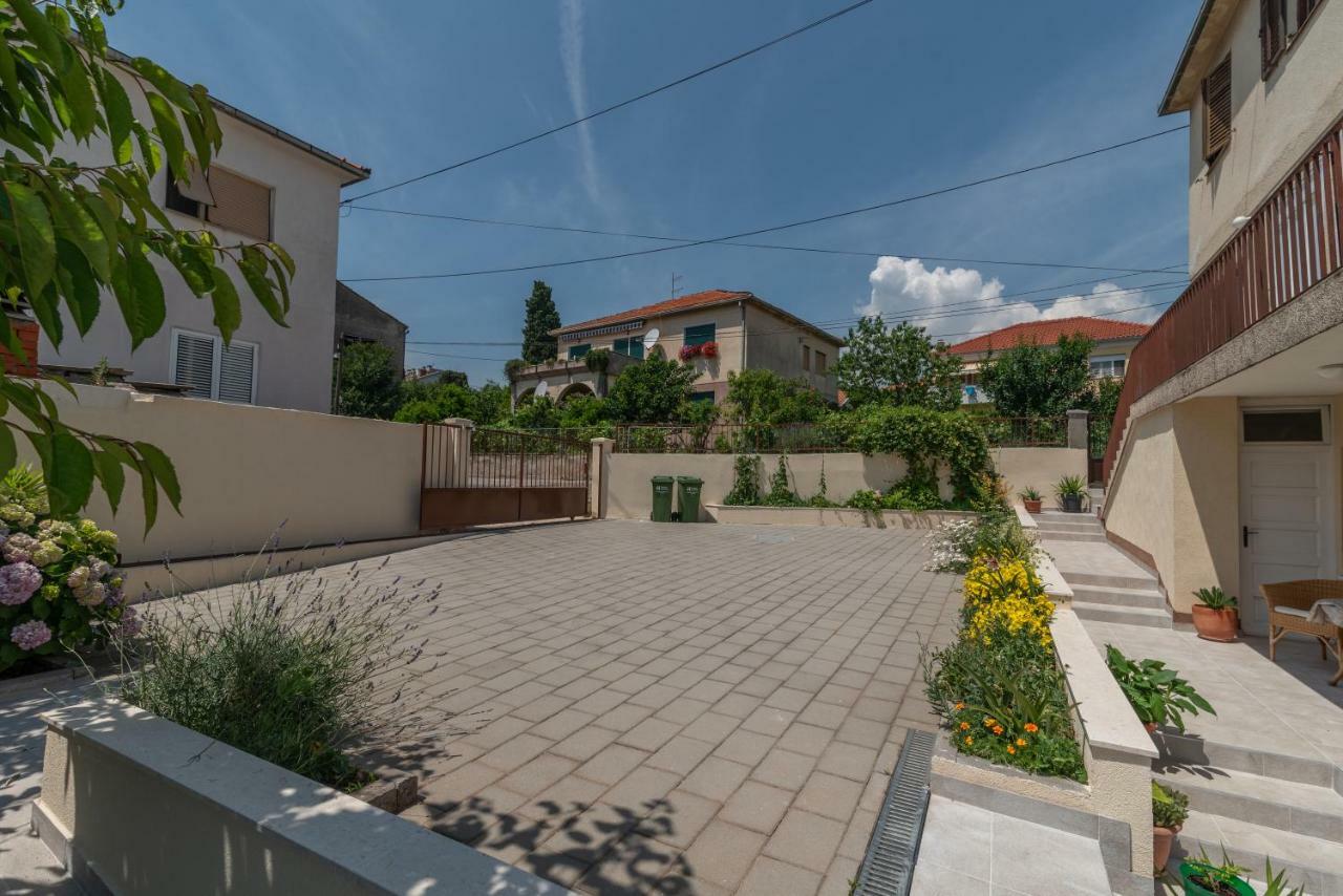 Apartments Flora Trogir Bagian luar foto