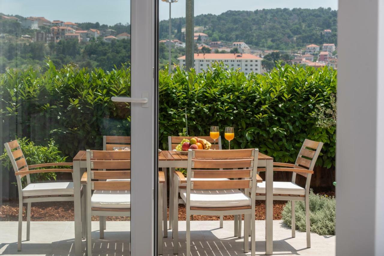 Apartments Flora Trogir Bagian luar foto