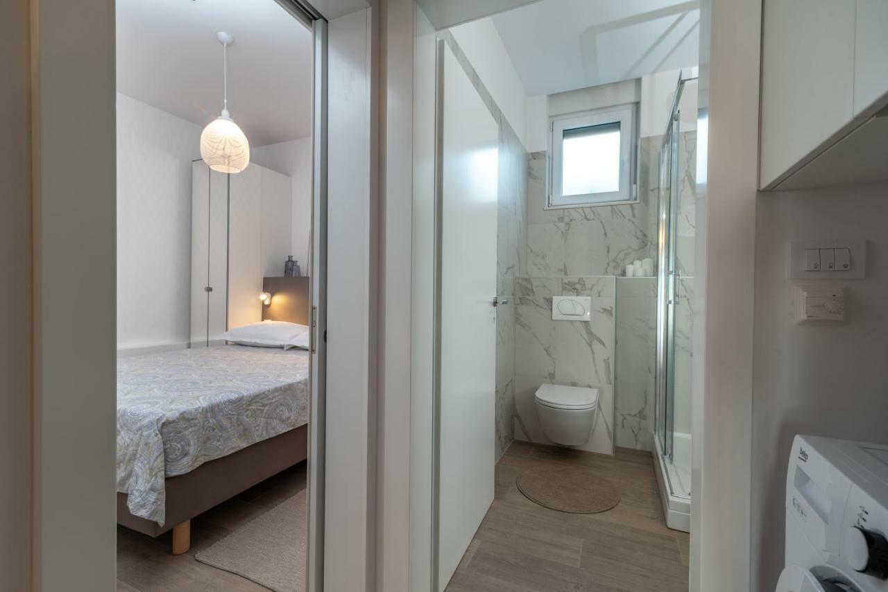 Apartments Flora Trogir Bagian luar foto