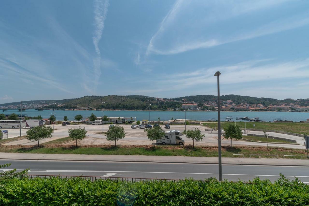 Apartments Flora Trogir Bagian luar foto