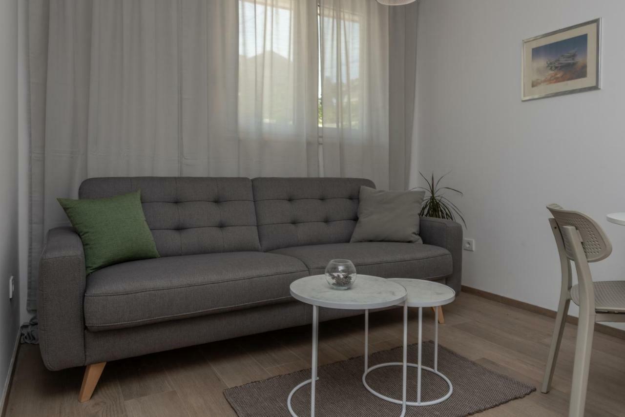 Apartments Flora Trogir Bagian luar foto