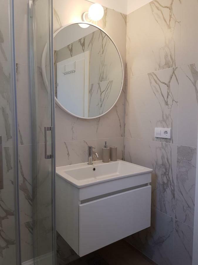 Apartments Flora Trogir Bagian luar foto