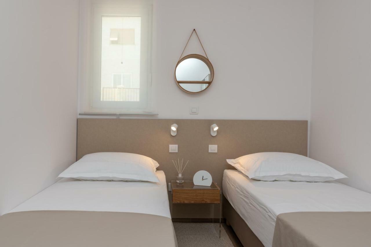 Apartments Flora Trogir Bagian luar foto