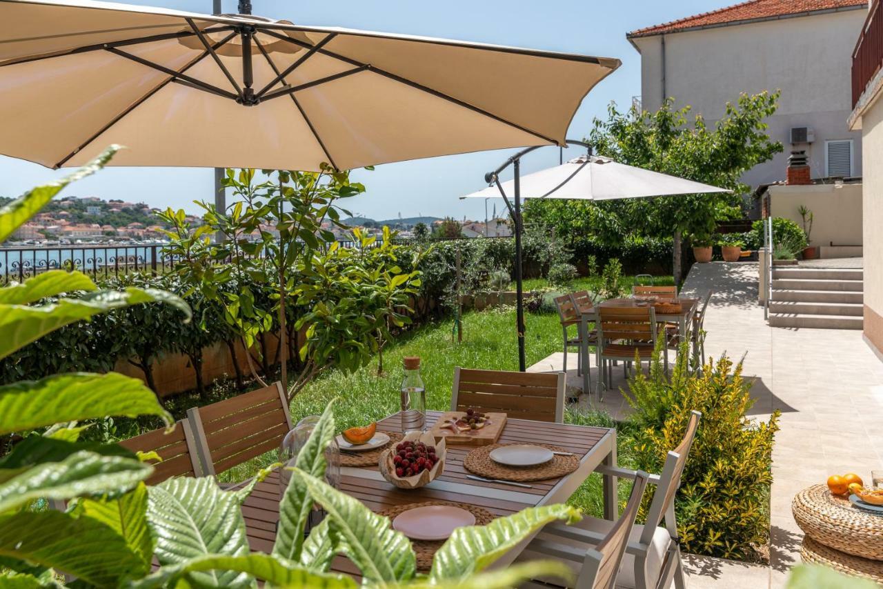 Apartments Flora Trogir Bagian luar foto