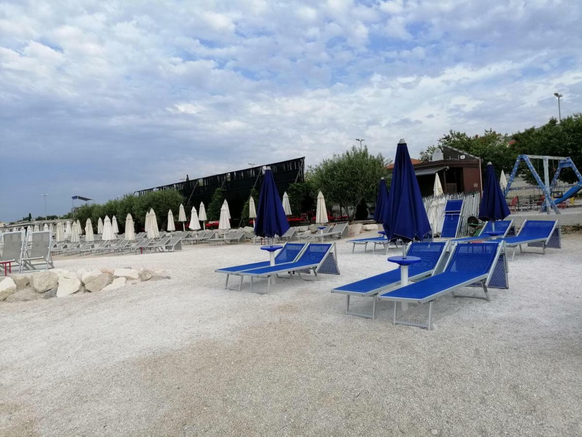 Apartments Flora Trogir Bagian luar foto