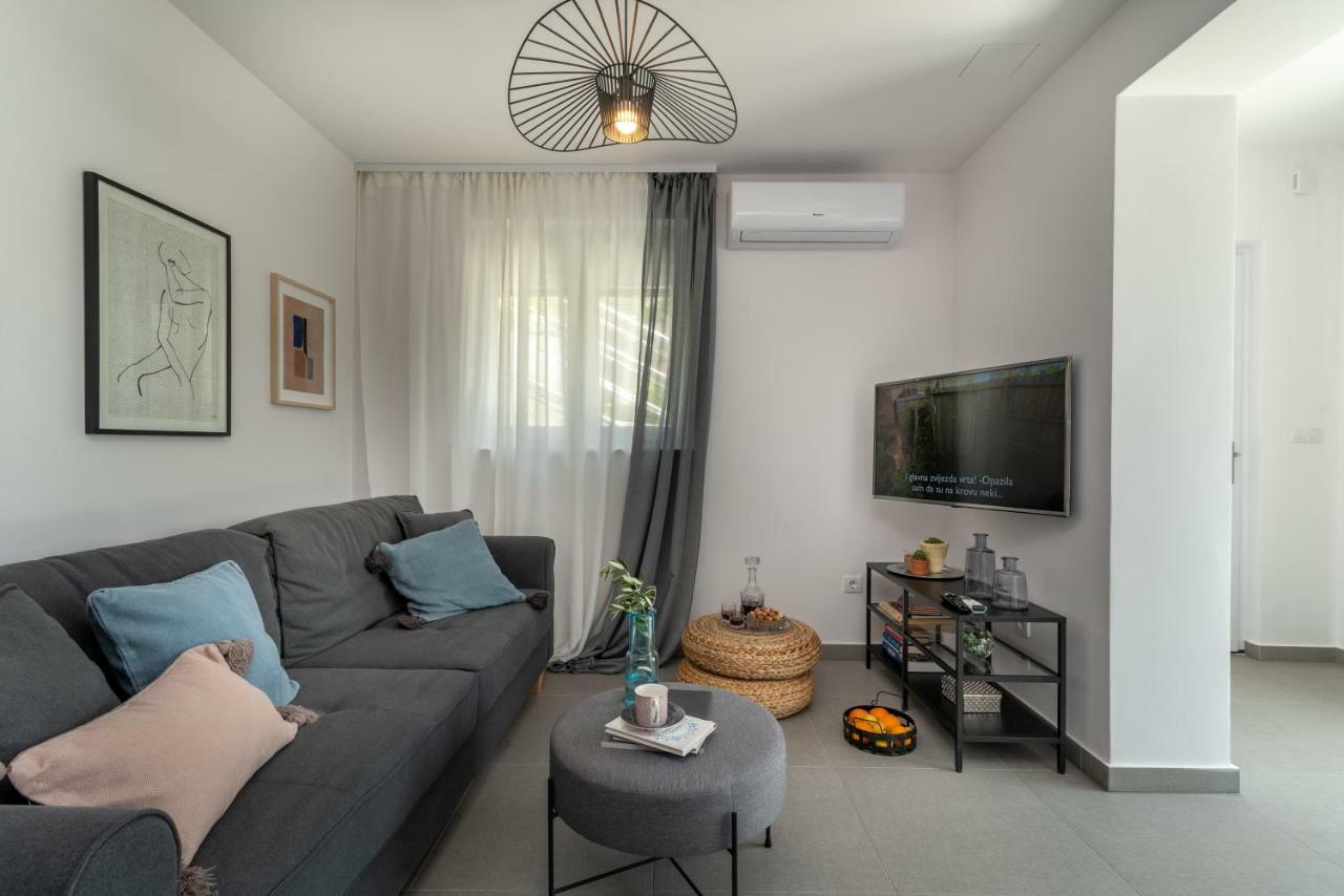 Apartments Flora Trogir Bagian luar foto