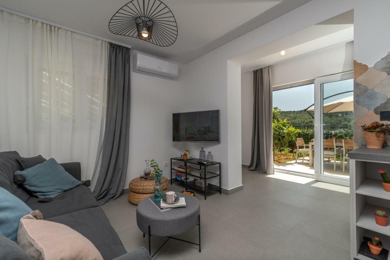 Apartments Flora Trogir Bagian luar foto
