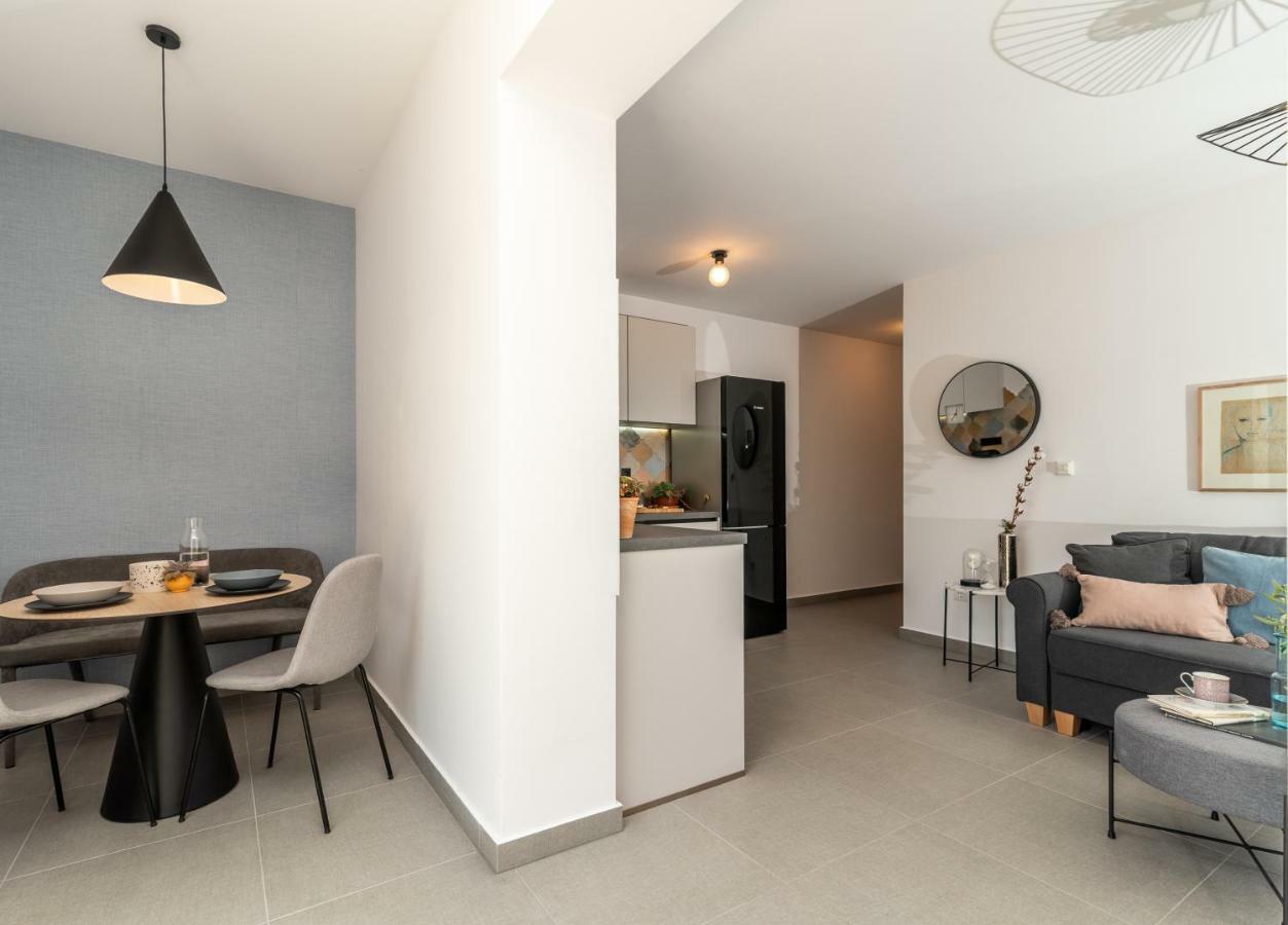 Apartments Flora Trogir Bagian luar foto