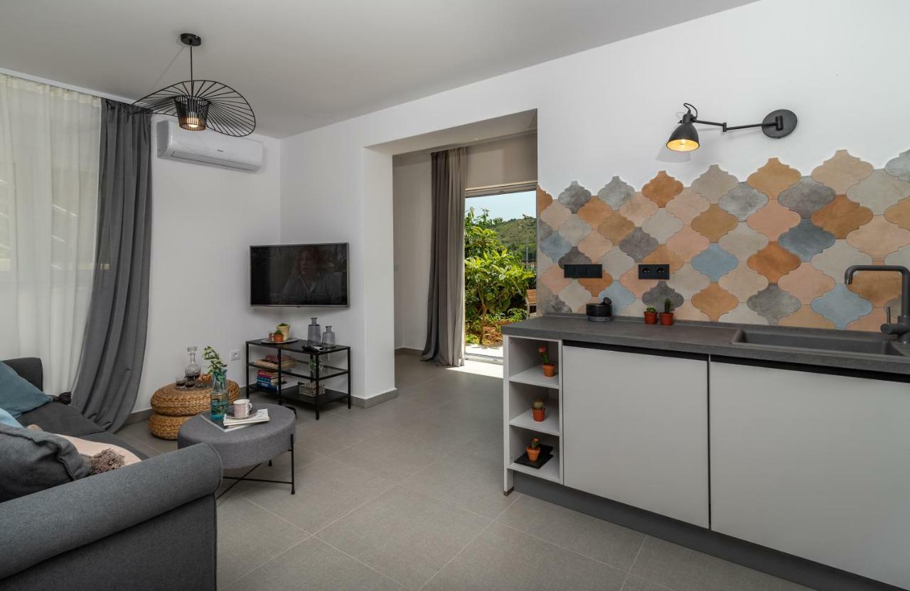 Apartments Flora Trogir Bagian luar foto