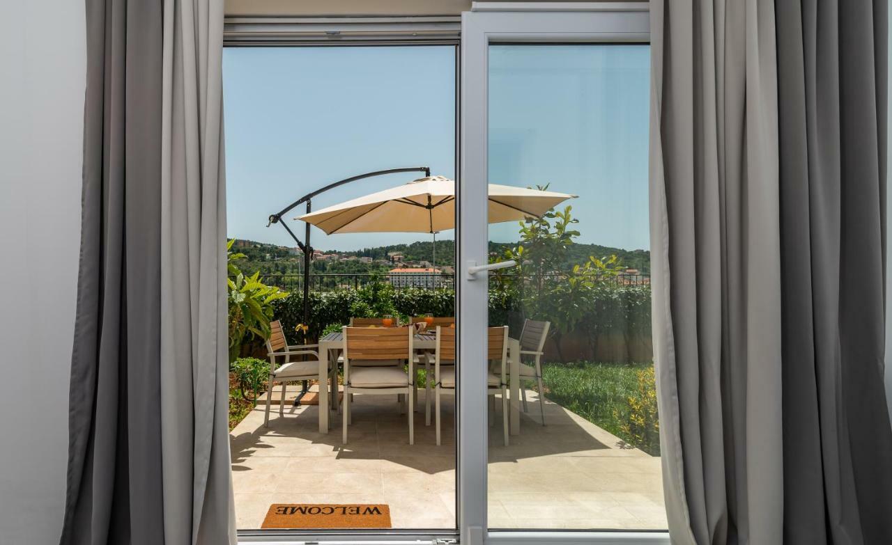 Apartments Flora Trogir Bagian luar foto